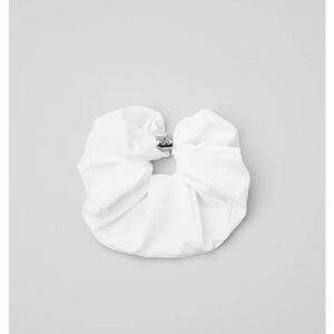NWT ALO Yoga Bead It white Oversized Scrunchie